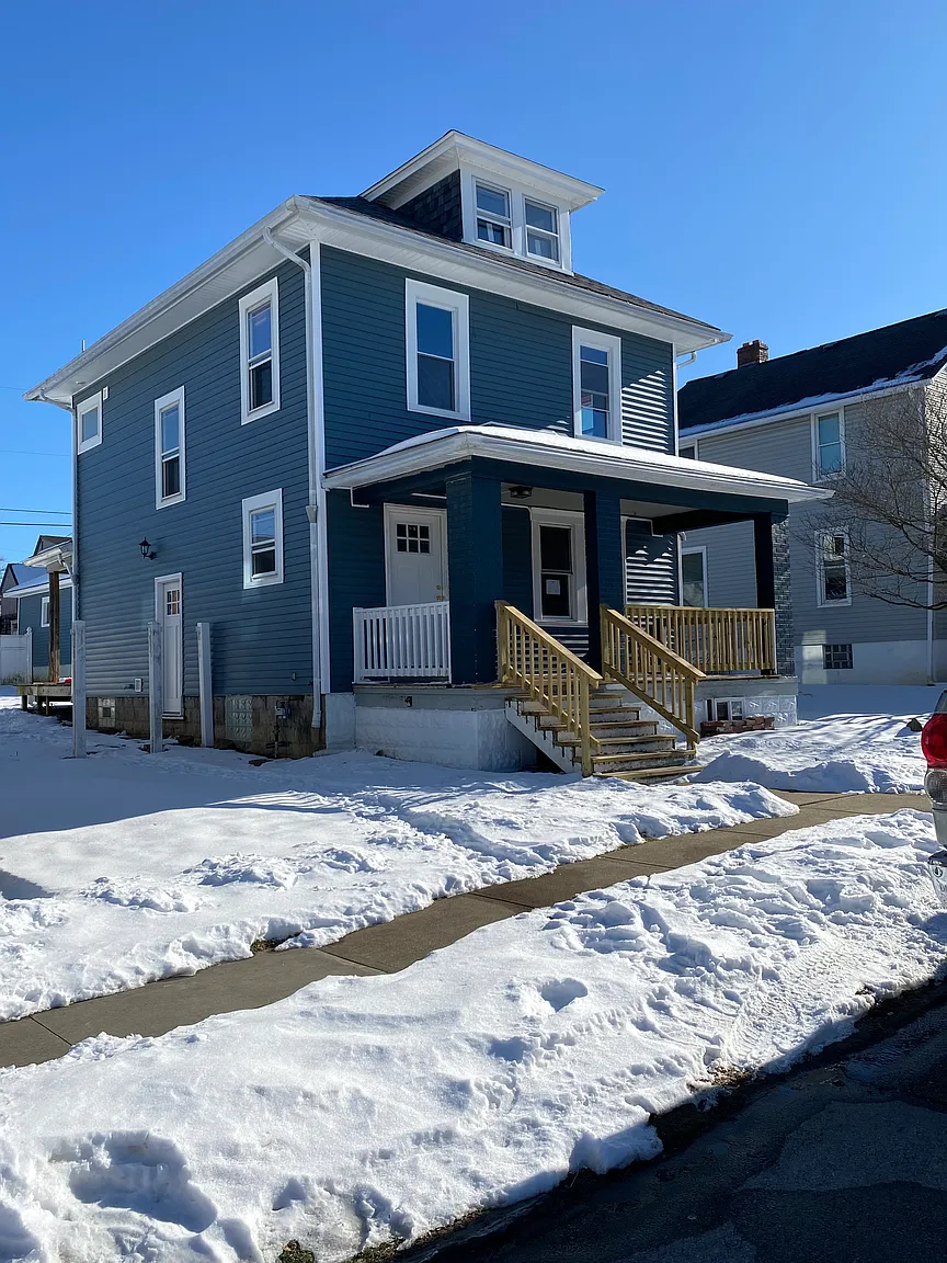 1413 Ashland St photo 1