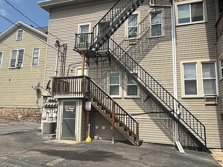 16 E Main St #2 — Photo 11
