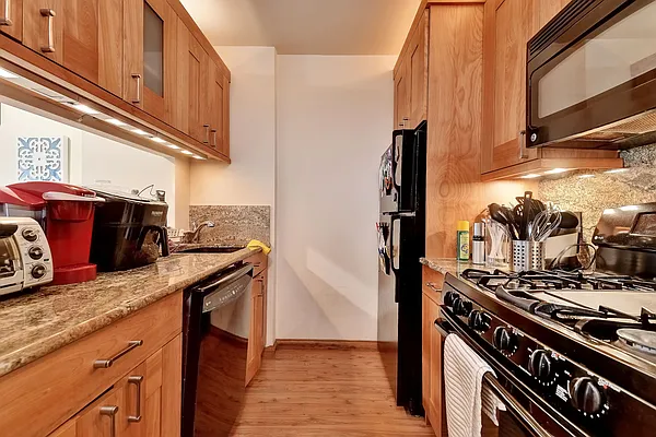 Rented by City Connections Realty | media 19