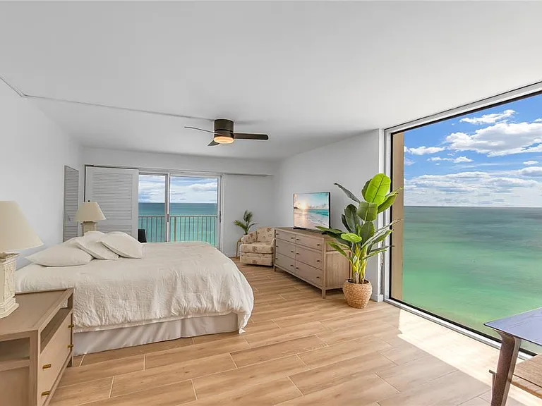 2301 Gulf Of Mexico Dr #102N — Photo 4