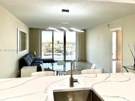 3rd image of 800 SE 20th Ave APT 1109