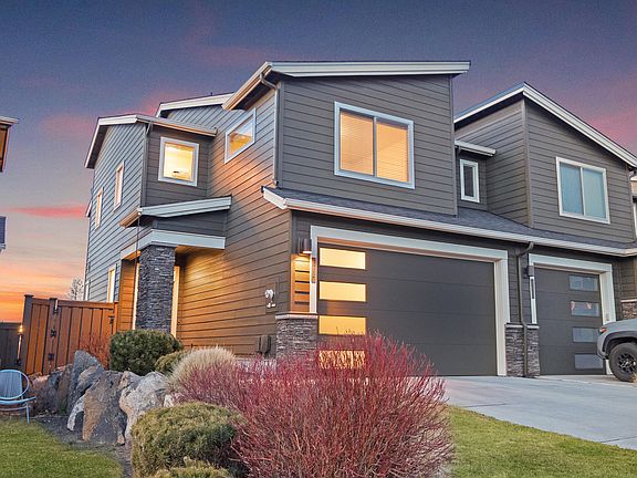 2nd image of 612 NE Vail Ln