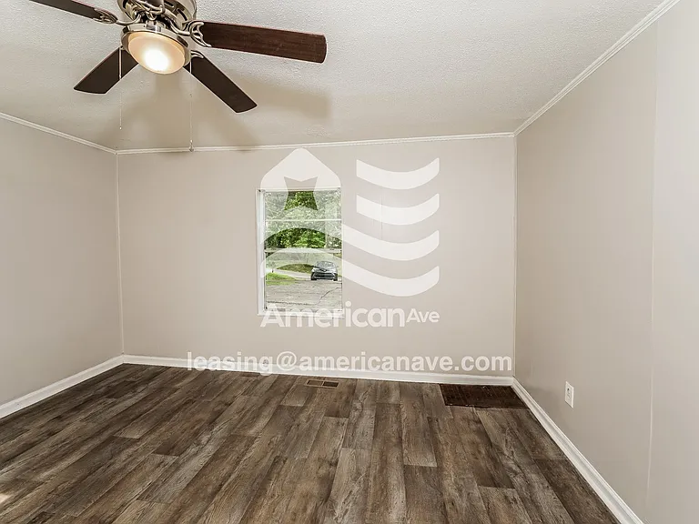 302690_007_main_bedroom_8.jpg