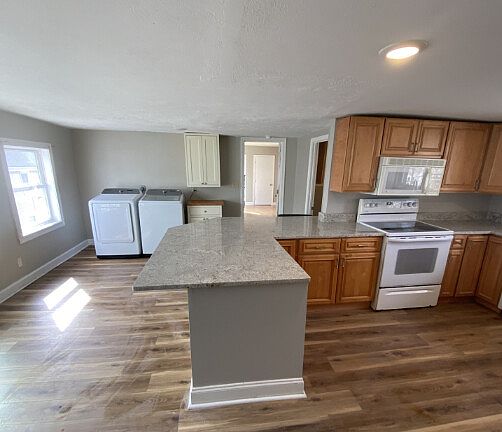 3rd image of 52 Port Norfolk St APT 2