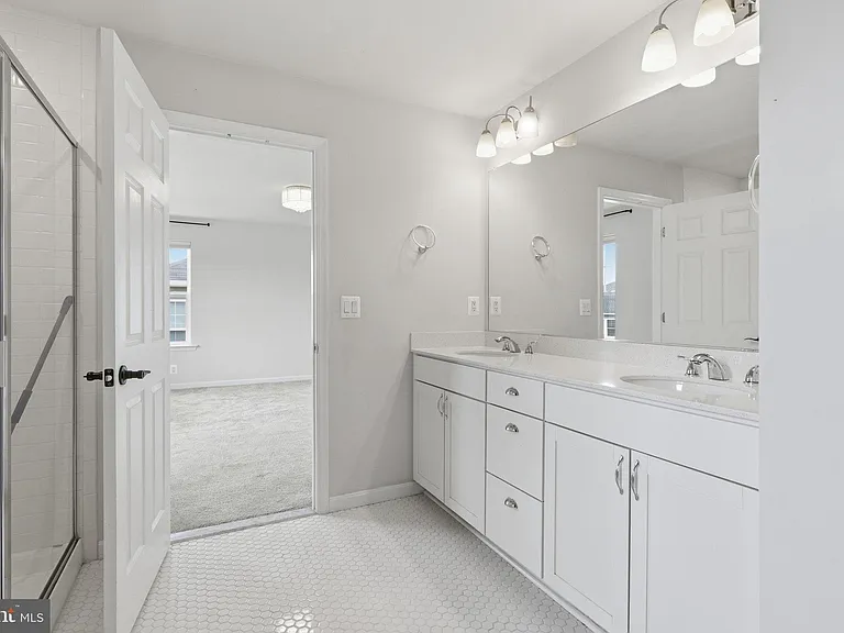 10302 Spotswood Dr — Photo 25