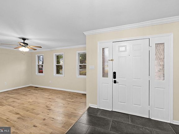 4th image of 15978 Cove Ln