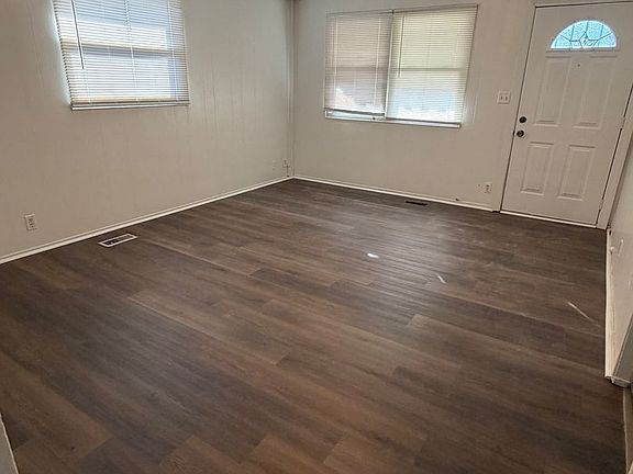 2nd image of 1449 Steiner Ave