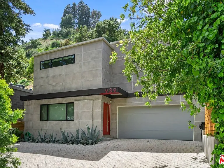 939 N Beverly Glen Blvd — Photo 1