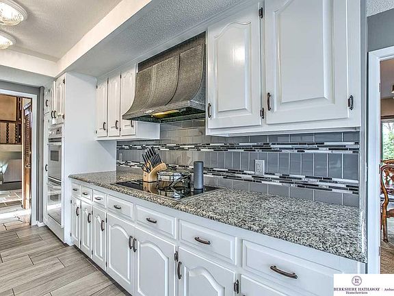 5th image of 302 Forest Dr
