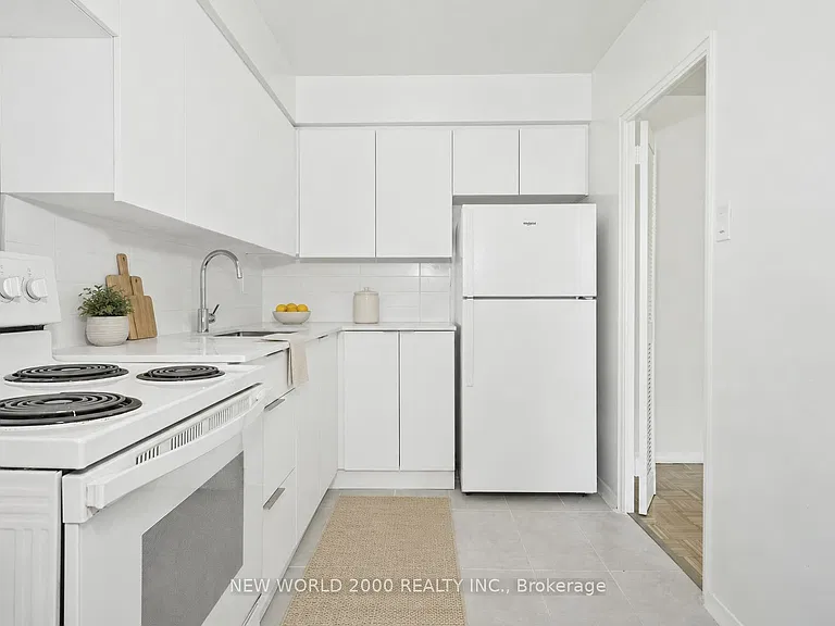 33 Erskine Ave #308 — Photo 2