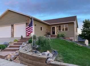 204 River Rim Dr, Pierre, SD 57501