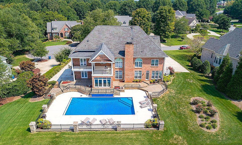 1st image of 141 Bayhill Dr