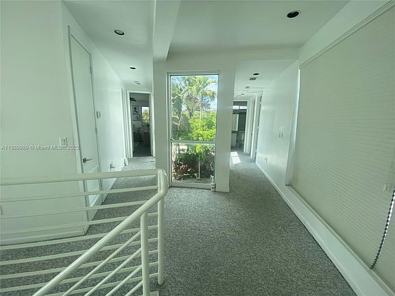 2nd image of 424 W Di Lido Dr
