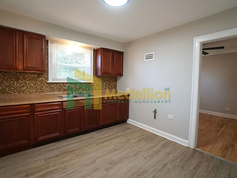 2048 W 82nd Pl — Photo 8