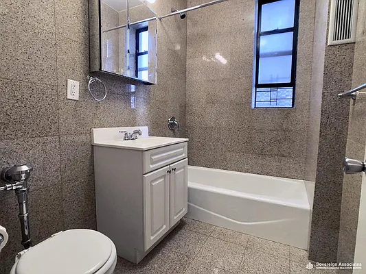 Rented by Sovereign Associates | media 12