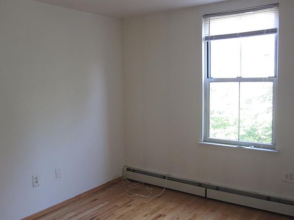 4th image of 354 Cumberland St #2