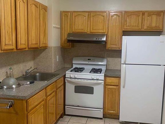5th image of 61-31 218th St