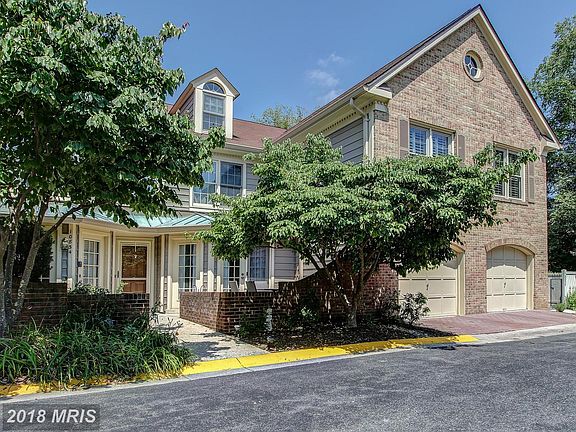 3rd image of 10836 Luxberry Dr #32