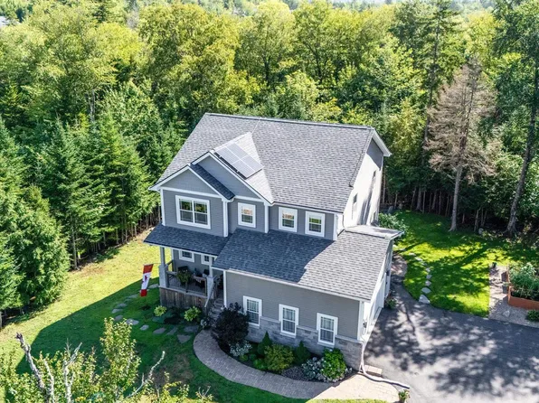 437 Heddas Way, Halifax, NS B2T 0M4