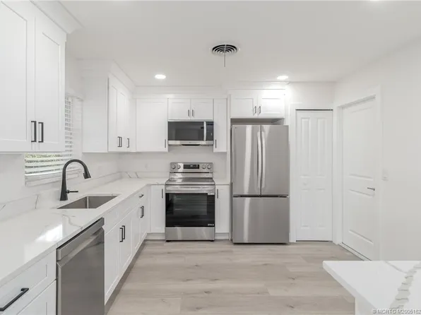 1030 SE Dolphin Dr, Stuart, FL 34996