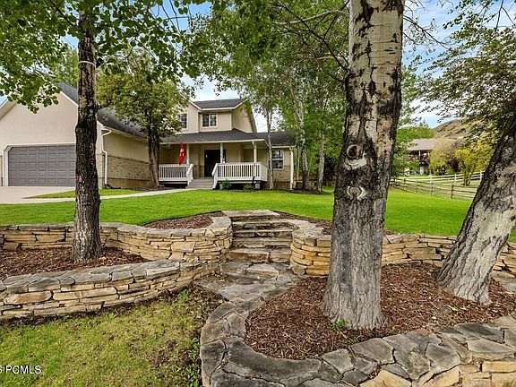4th image of 381 N Alpinhof Ln