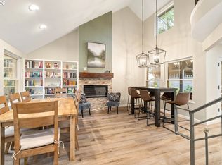 4000 Carman Dr APT 6, Lake Oswego, OR 97035