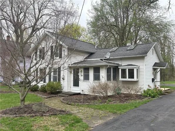 73 Maplewood Ave, Honeoye Falls, NY 14472