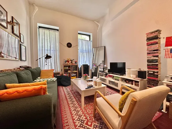 32 W 69th St #1B, New York, NY 10023
