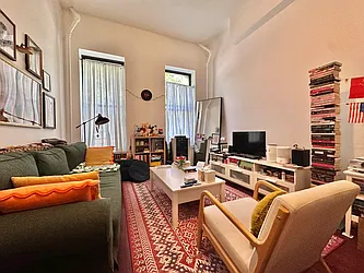 32 West 69th Street, #1B