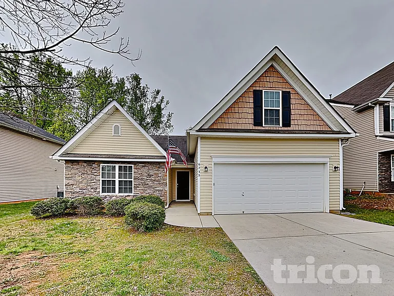 6235 Leslie Dr — Photo 2