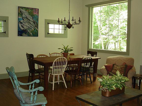 Warm & Inviting Dining Area