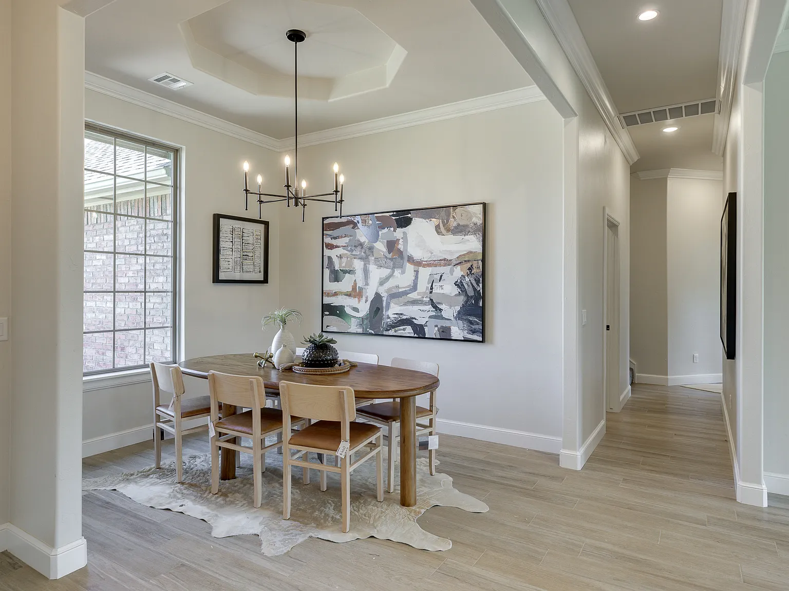 4 bed, 2576 sqft, $4,000 — Photo 3