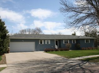 1424 S Miller Ave, Mitchell, SD 57301