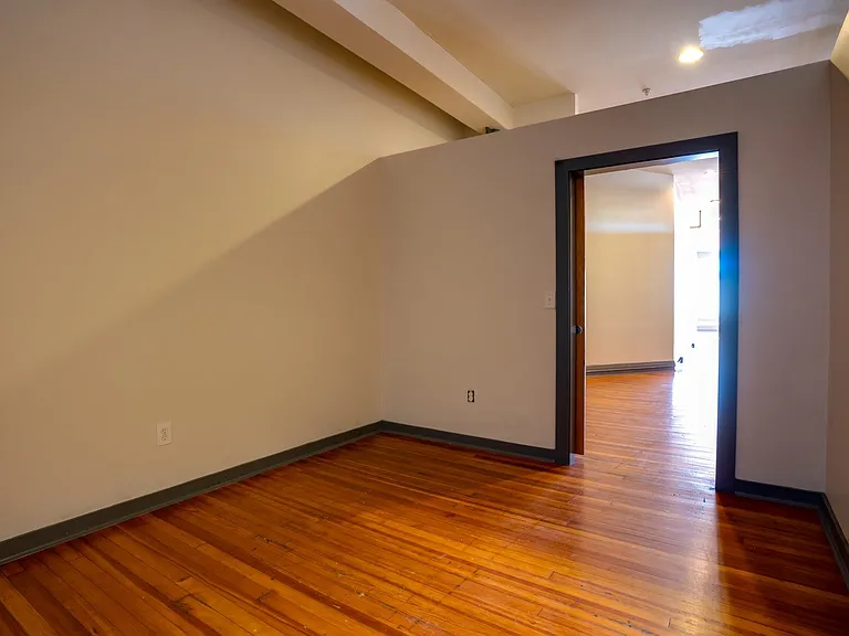 913 Monmouth St #2A — Photo 19