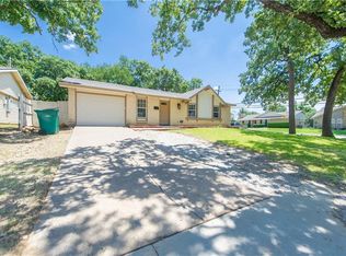 1155 Woodmere Dr, Lewisville, TX 75067