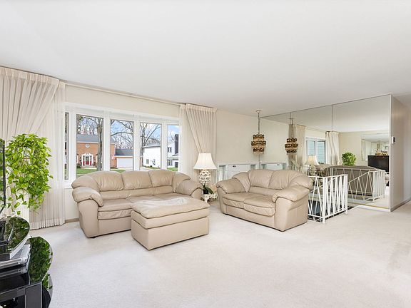 4th image of 515 N Walnut St