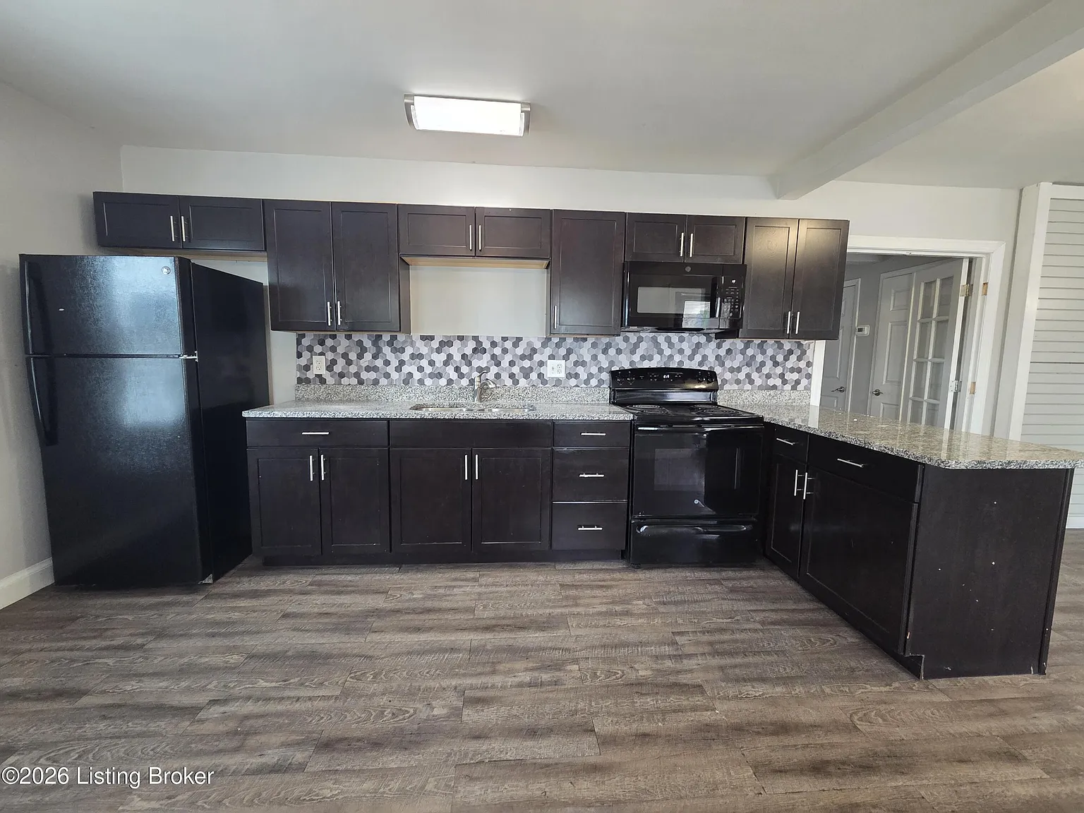 2 bed, 1.0 bath, 1066 sqft, $1,300 — Photo 2