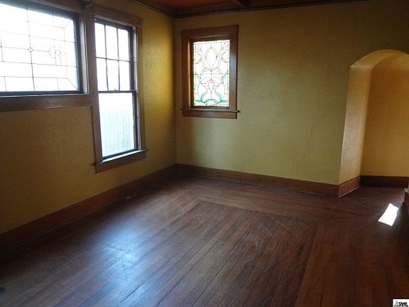 2nd image of 334 S 8th St