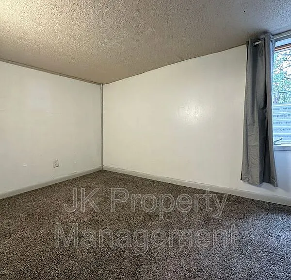 921 9th Ave S — Photo 13
