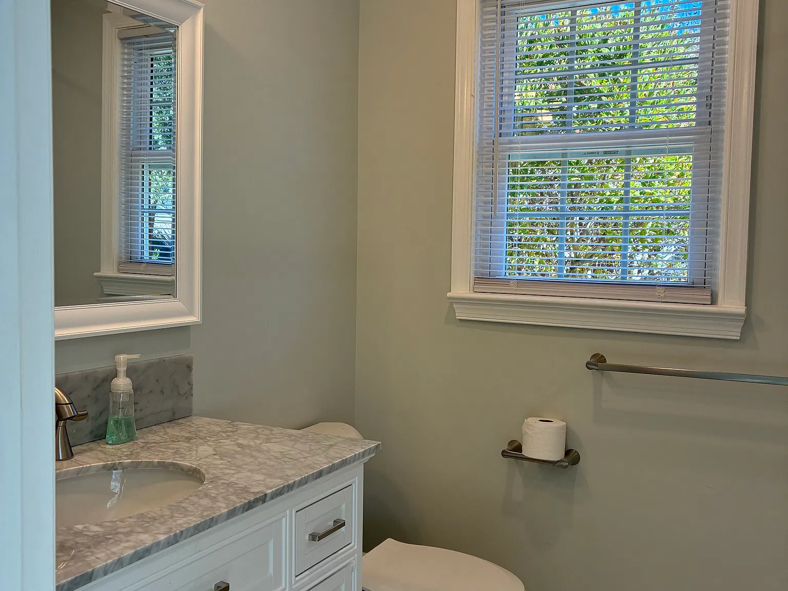 3 bed, 2400 sqft, $3,800 — Photo 4