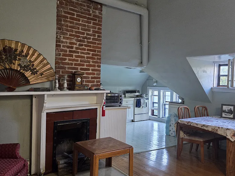 475 Summit Ave — Photo 2