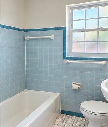 5th image of 3040 Walton St APT 4