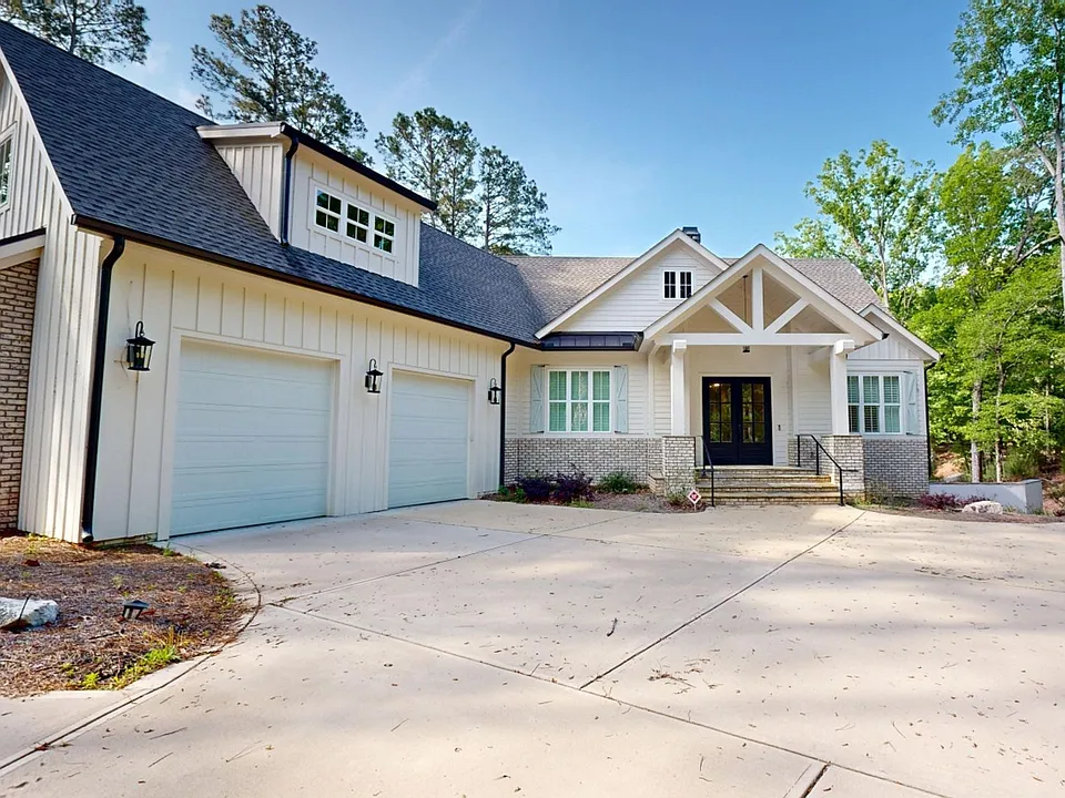 1301 Pinehurst Dr