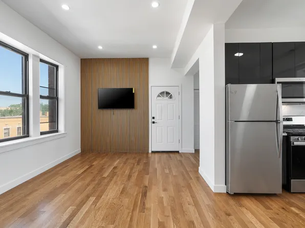 3025 W Irving Park Rd #3W, Chicago, IL 60618