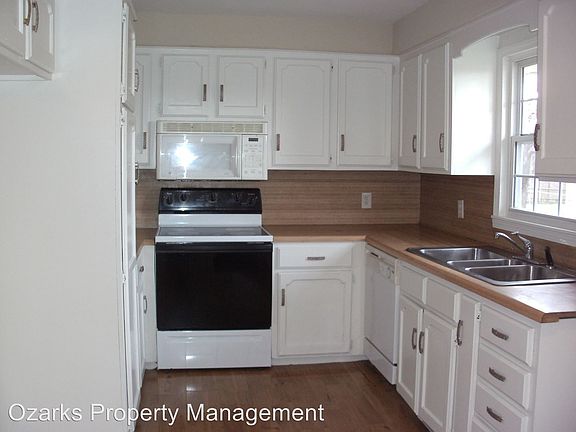 5th image of 3427 S Newton Ave
