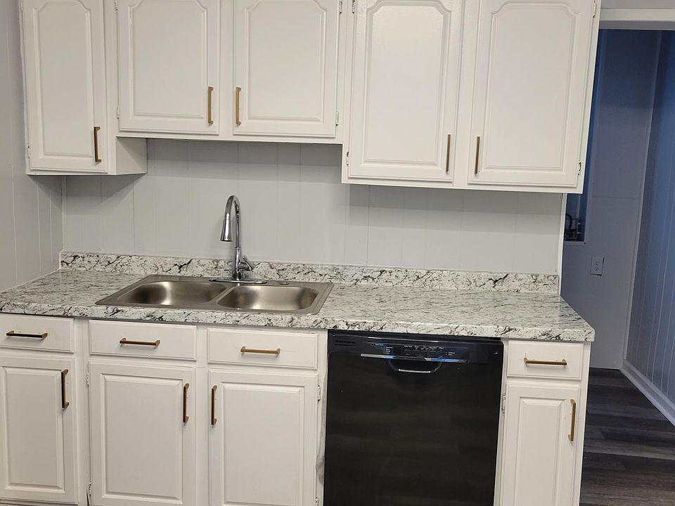 1st image of 40 Aldine St #2R