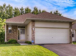 470 Bluebird Ln, Woodbury, MN 55125