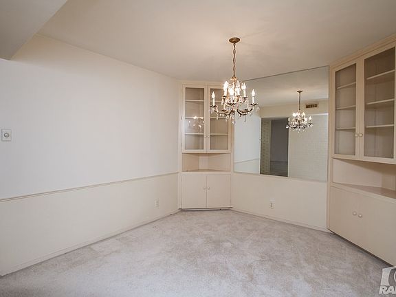 4th image of 220 W Twohig Ave APT B