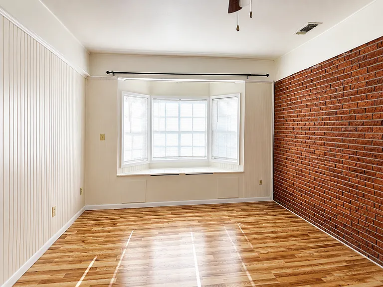 103 Hanover Dr — Photo 9