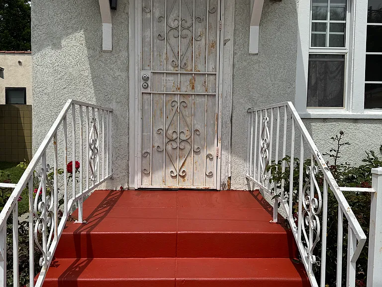 5886 Myrtle Ave — Photo 2